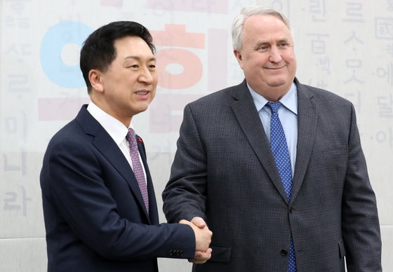 尹<b>대통령</b>, <b>김기현</b>·<b>인요한</b> 초청해 비공개 오찬