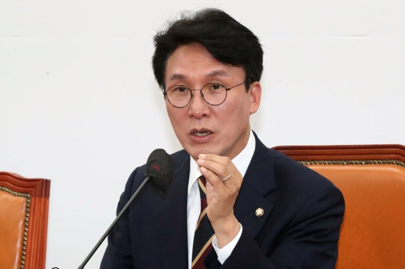 친명 <b>김민석</b> ‘<b>이낙연</b> <b>사쿠라</b>’ 발언 두고 계파 간 충돌 격화