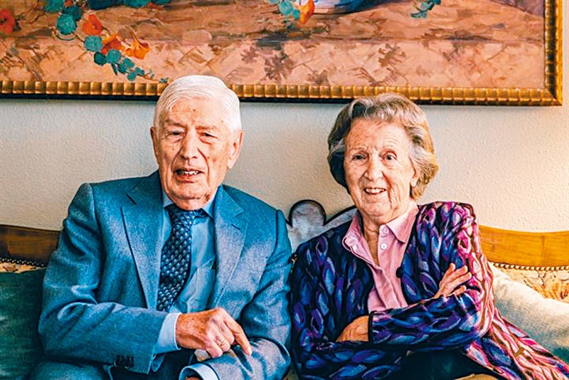 <b>네덜란드</b> 前총리, ‘70년 해로’ 아내와 <b>동반</b> 안락사