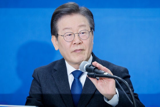 <b>이재명</b> “탈당은 <b>자유</b>…경기 질 것 같으니까 안하겠다는 것”