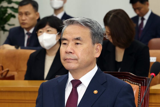 ‘출금중 대사임명 논란’ <b>이종섭</b>…<b>법무부</b> “<b>출국금지</b> 해제”