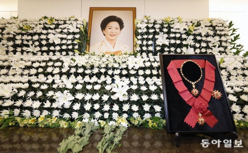 <b>손명순 여사 빈소</b>에 정재계 인사들 추모의 발길