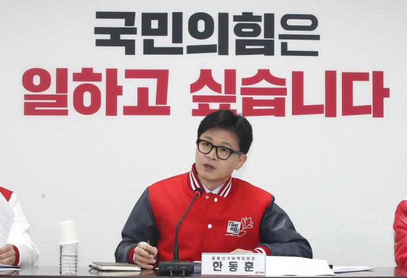 집단 사직 하루 앞…한동훈 “오늘 <b>전국의대교수</b>협의회와 현안 논의”