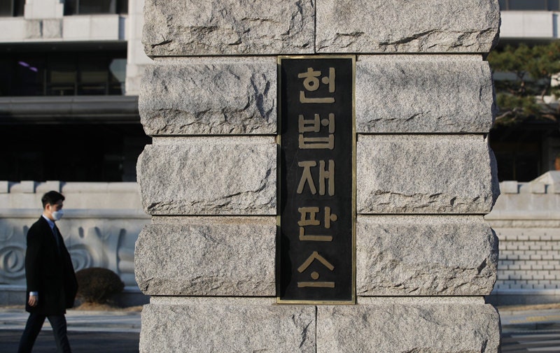 <b>사실혼</b> 배우자 <b>상속권</b> 인정 안하는 민법…헌재 “합헌”