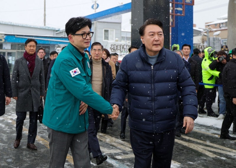 김종인 “尹·<b>한동훈</b>, <b>조용필</b> ‘<b>허공</b>’과 같아…너무나도 멀어진 그대”