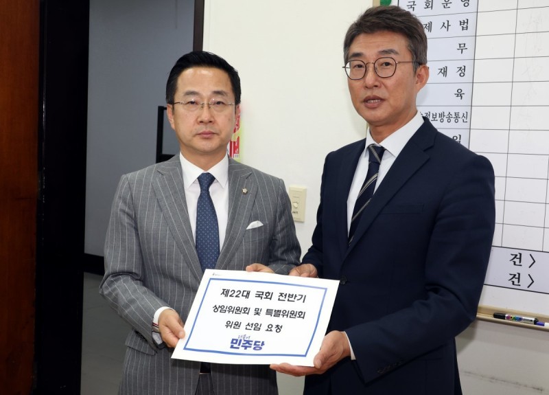 <b>민주</b>, 법사위 정청래·과방위 최민희 추천…與 “전면 거부” 반발