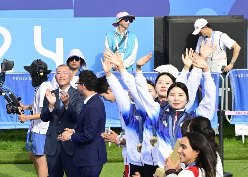 ‘女<b>양궁</b> 10연패’ 이끈 현대차 40년 뒷바라지…정의선 회장 “할 수 있는 것...