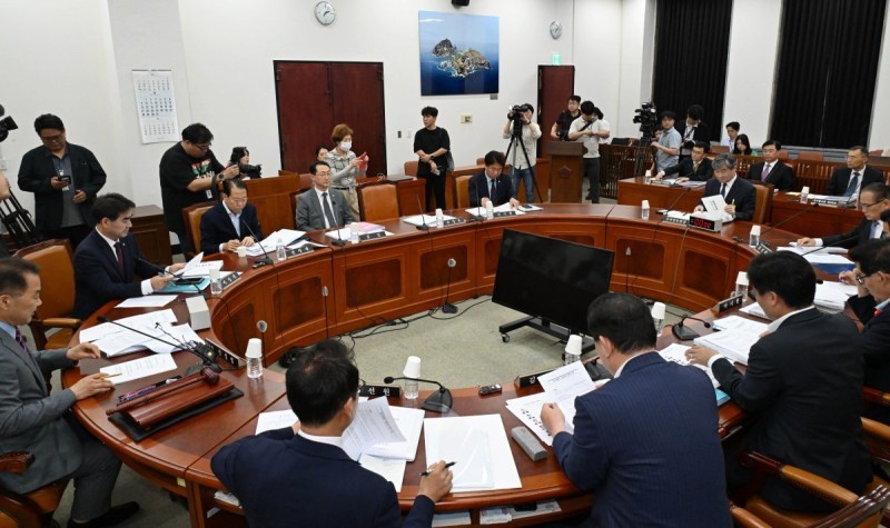 <b>정보사</b> “<b>군무원</b> 기밀 <b>유출</b>, 해킹 아냐… 6월 정보기관 통보로 인지”