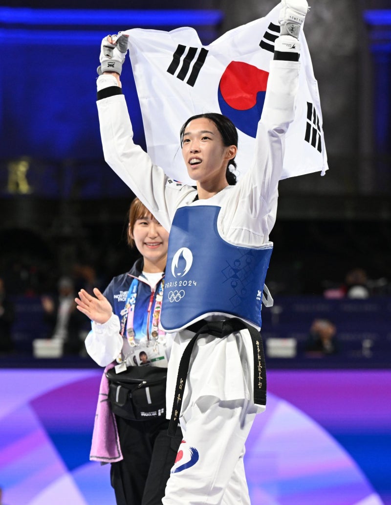 랭킹 24위의 반란…<b>김유진</b>, 세계최강 모두 꺾고 태권도 金