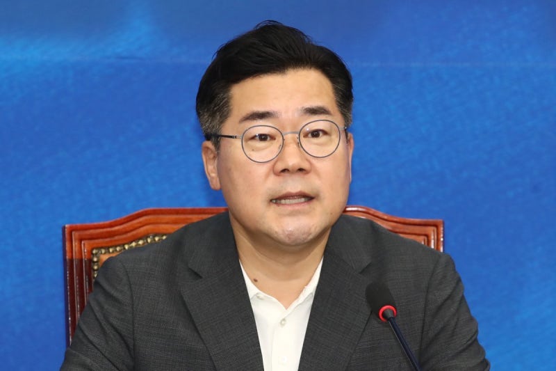 박찬대, ‘<b>김경수 복권</b>’ <b>진실공방</b>에 “내가 직접 대통령실에 전달”