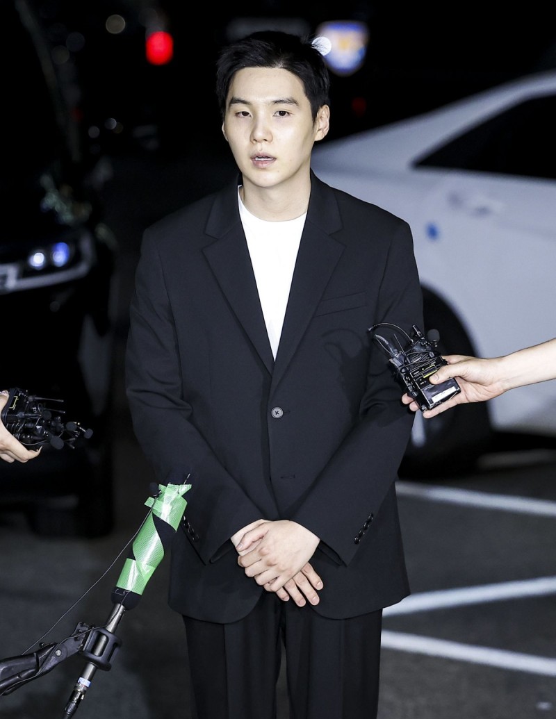 ‘음주 스쿠터’ BTS <b>슈가</b> 경찰 출석… “실망드려 죄송”