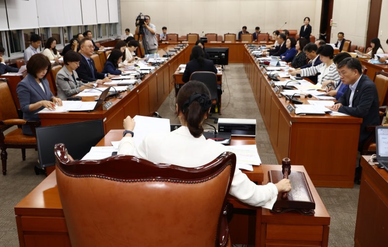 ‘<b>간호법</b>’ 국회 <b>복지위</b> 소위 <b>통과</b>…내일 본회의 의결