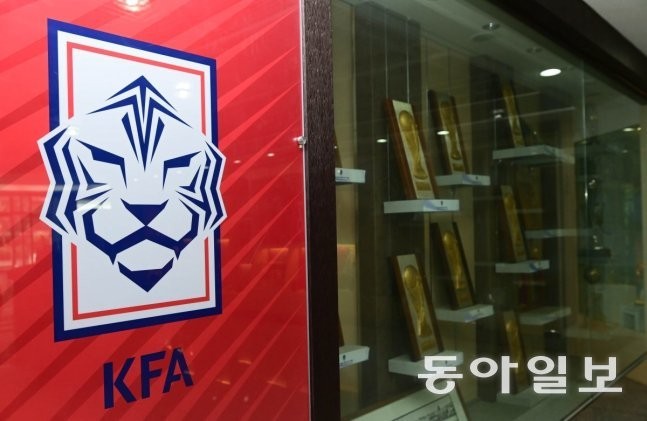 [단독]<b>진종오</b> “<b>축구협회</b> 조직적 은폐 시작”…축협, 감독 후보군 등 자...