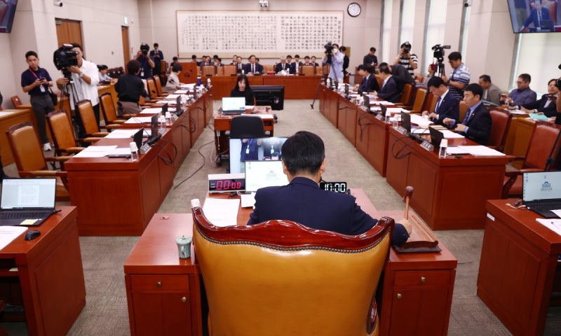 野, 김<b>여사</b> 모녀 등 100명 국감 불러…<b>법사위</b>, 野 단독 <b>증인</b> 채택