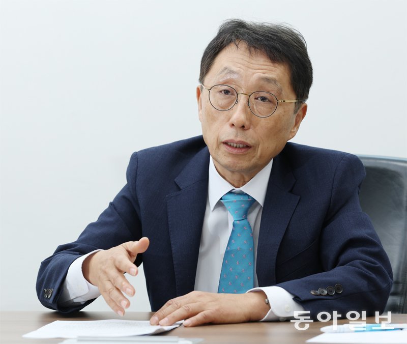이종태 한국의과대학·의학전문대학원협회(KAMC) 이사장은 “지금은 의학 교육의 단절, 의사와 전문의 배출 중단이라는 초유의 위기 상황이지만 정부도 전공의나 의대생도 전혀 양보할 생각이 없다”며 “의료의 주인이자 최대