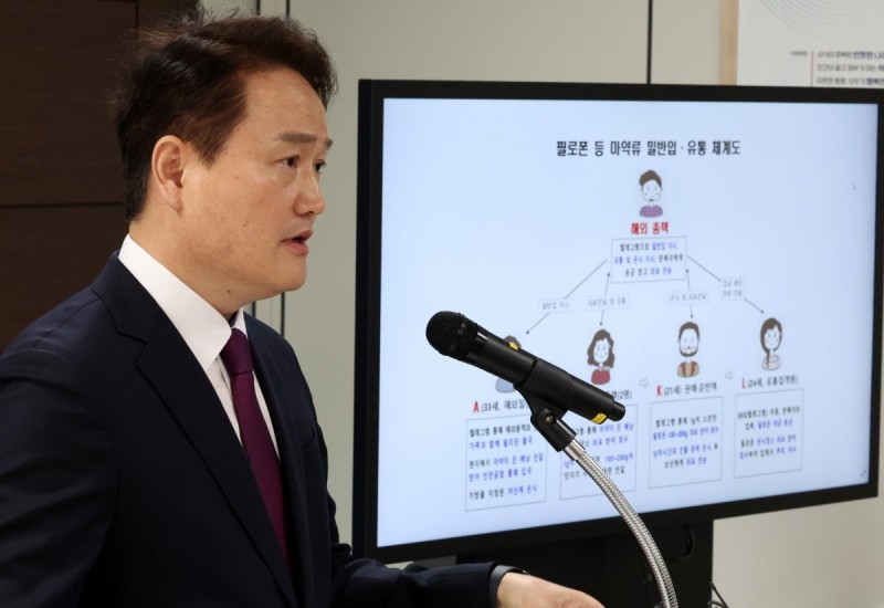 아내·자녀 동반 필리핀 여행…배낭엔 ‘<b>30만명분</b> <b>마약</b>’