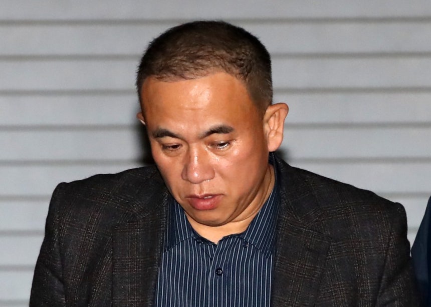 윤석열 대통령 부부 공천 개입 의혹의 핵심 인물인 명태균 씨가 14일 오후 공천을 대가로 정치자금을 주고받은 혐의(정치자금법 위반)로 경남 창원시 성산구 창원지방법원에서 열린 구속 전 피의자 심문(영장실질심사)을 마