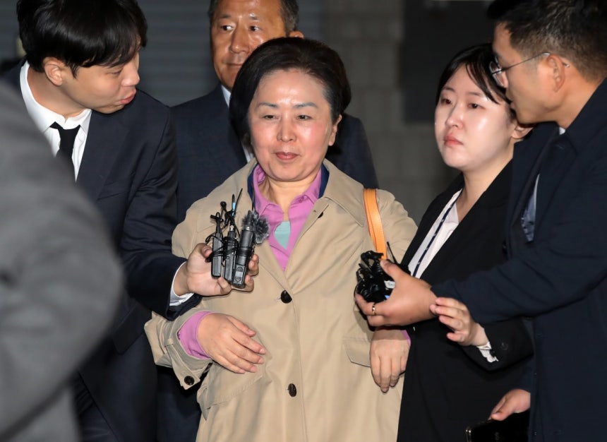 윤석열 대통령 부부 공천 개입 의혹의 핵심 인물인 김영선 전 국민의힘 의원이 14일 오후 공천을 대가로 정치자금을 주고받은 혐의(정치자금법 위반)로 경남 창원시 성산구 창원지방법원에서 열린 구속 전 피의자 심문(영장