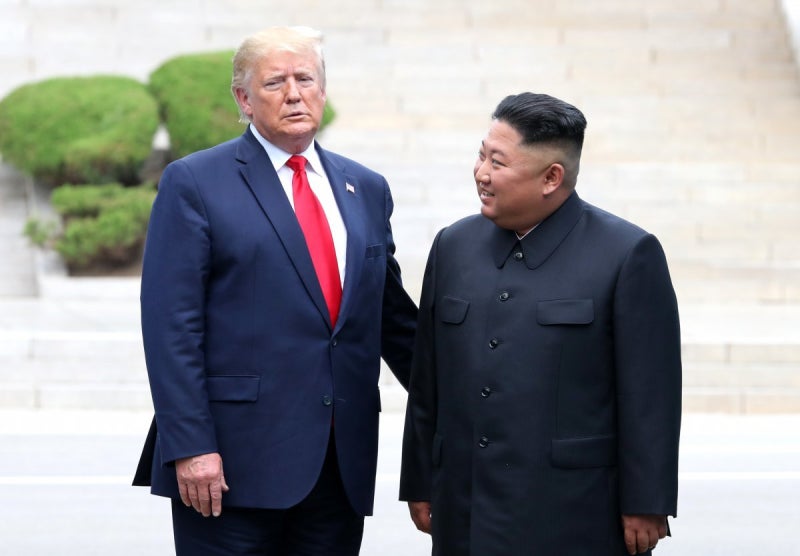 “<b>트럼프</b>팀, 北<b>김정은</b>과 직접 대화 검토” 로이터