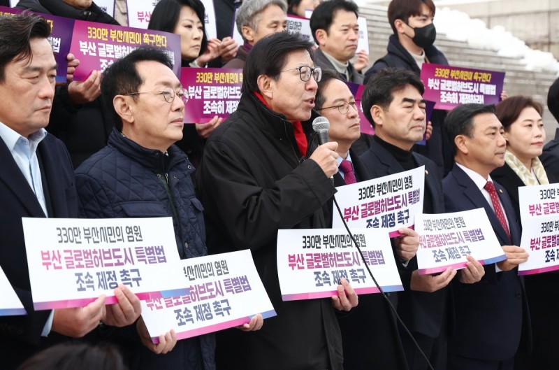 국회 천막농성 나선 <b>박형준</b> “부산 <b>글로벌허브도시</b> <b>특별법</b> 연내 제정 촉...
