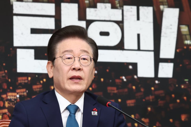 <b>이재명</b> “尹탄핵 반드시 해내야…韓, 내란 동조세력 되지말라”