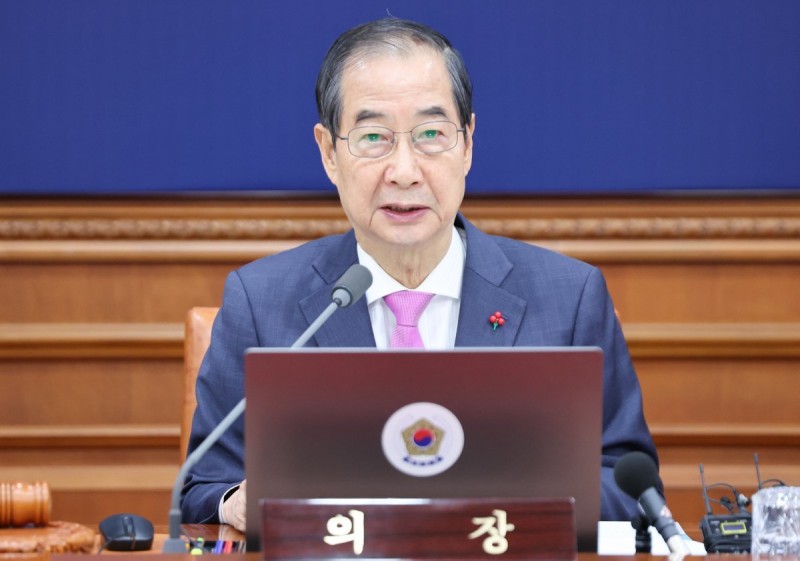 <b>한덕수</b> “<b>국정</b> 조기 안정화에 전력…힘든 시기 심려 끼쳐 송구”