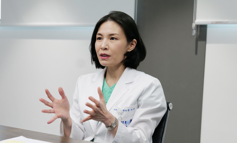 문지연 서울대병원 마취통증의학과 교수는 통증이 발생하면 원인 질환부터 밝혀내야 제대로 된 치료를 할 수 있다고 말했다. 의사의 처방을 받은 진통제만 복용하고 진통제를 거르거나 아무 진통제나 먹어서는 안 된다고 강조했