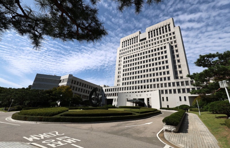 ‘<b>가습기 살균제</b>’ <b>애경</b>·<b>SK케미칼</b> 유죄 판결 파기