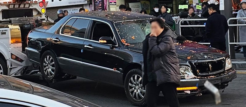 ‘전통시장 차량 돌진’ <b>운전자</b> “<b>치매</b> 진단”…경찰 조사서 진술 확보