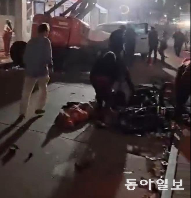 美<b>뉴올리언스</b> 번화가에 트럭 <b>돌진</b>…“최소 10명 사망, 30명 부상”