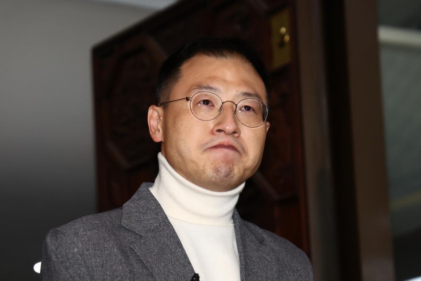 &amp;#160;김상욱  국민의힘 의원이 7일 오후 국회 본회의에서 윤석열 대통령의 탄핵소추안에 대한 표결에 동참한 뒤 기자회견을 하고 있다. 2024.12.7/뉴스1
