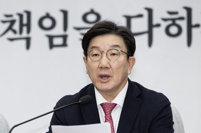 권성동 “여의정 대화 재개…<b>전공의 복귀</b> 위해 <b>수련특례</b> 등 검토”