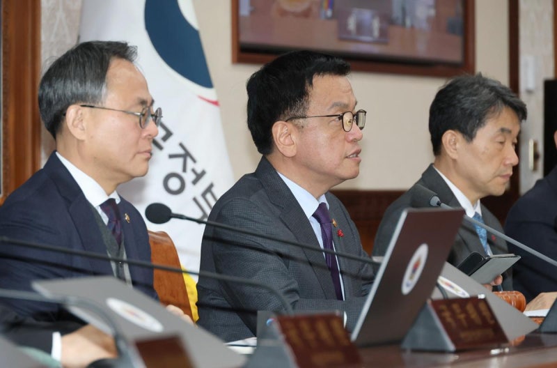 崔대행 ‘<b>고교 무상교육 국비지원 연장</b>법’ <b>거부권</b> 행사