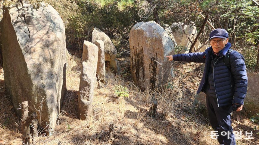 上個月28日,現年79歲的OK -Sook -Pyo指向Jangsan,Haeundae -Gu,Busan的岩石。Ok先生說“由於似乎是故意建造的岩石是定期安排的,因此有專家確認歷史價值。