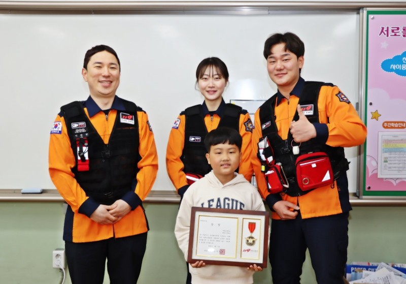 9세 초등생, 쓰러진 엄마 심폐소생술로 구해