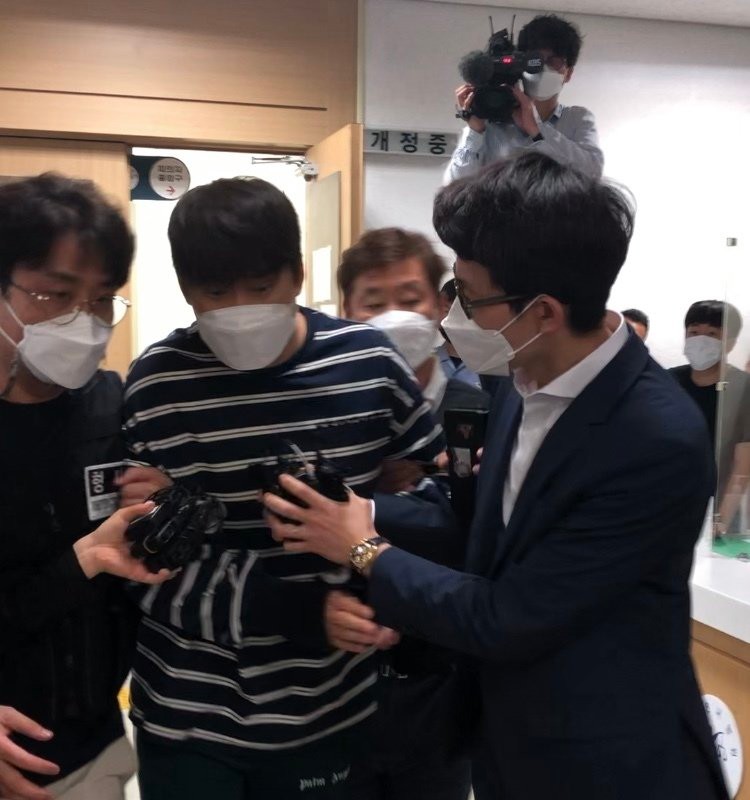 한때 삼성 ‘에이스’ <b>윤성환</b>의 몰락…<b>사기혐의</b>로 또 징역형