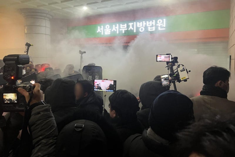 ‘서부지법 난입’ 첫 재판… 시위대 일부, 반성없이 “검찰의 소설”