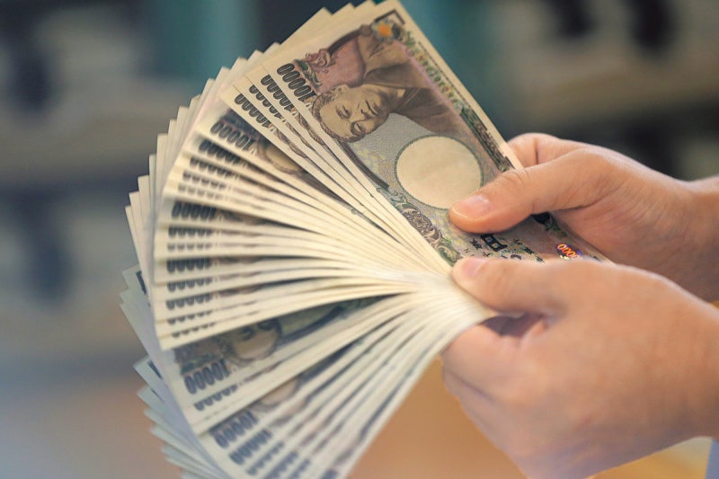 ‘치솟는 엔’… 원-엔 환율, 3년만에 1000원 넘었다