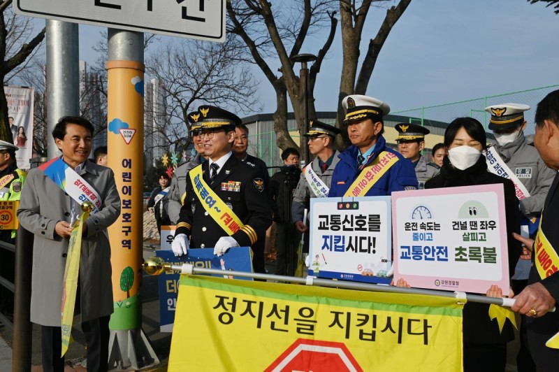 “어린이 등굣길서 교통안전 지켜주세요”