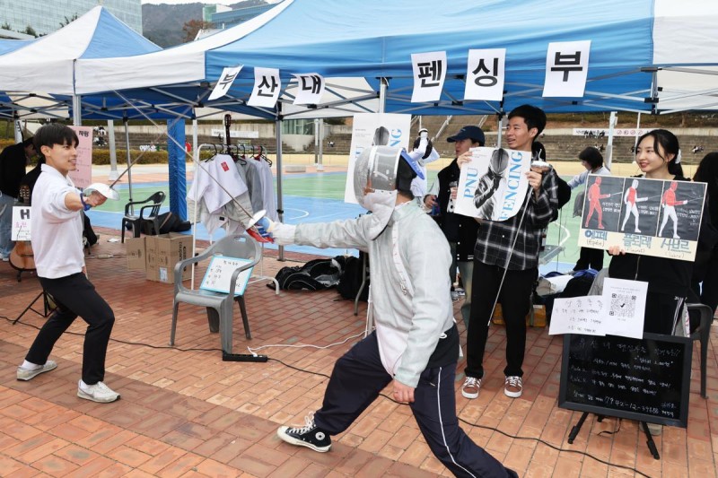 “새학기 펜싱 동아리 신입 회원 모집해요”