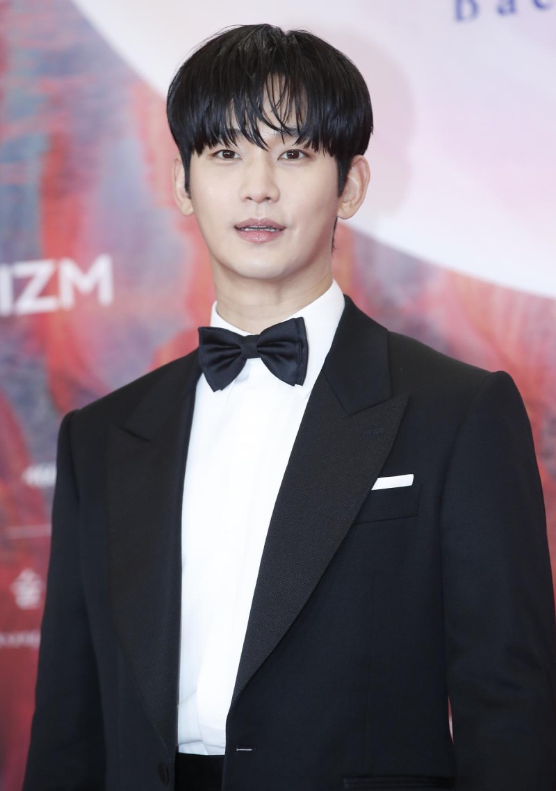 <b>김수현</b> 측 “故<b>김새론</b> 미성년자 아닌 성인 된 뒤에 <b>교제</b>” [전문]