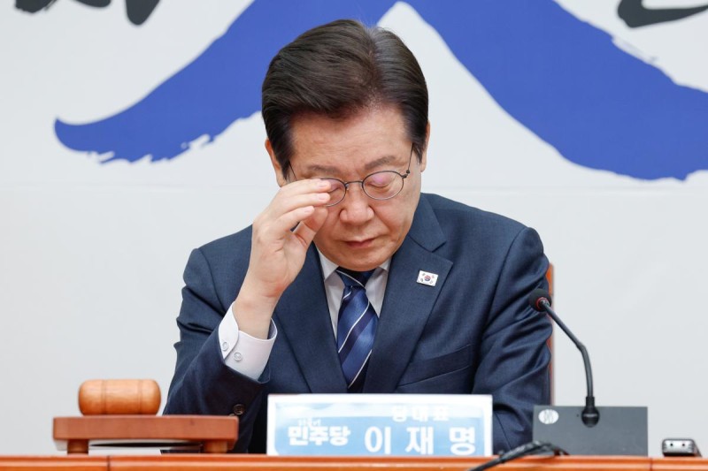 <b>이재명</b> “헌재 선고 납득할 이유 없이 지연…신속한 <b>尹</b> 파면 요청”