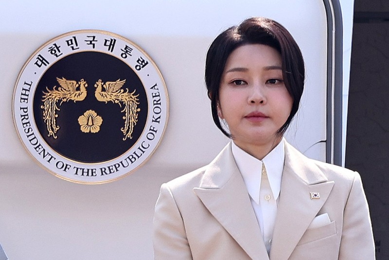 檢, <b>김건희</b> 불러 ‘공천개입 의혹’ 조사 방침…‘디올백-도이치’도 재...