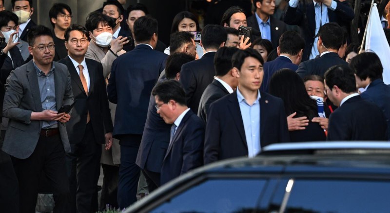 친윤 의원 6명, 尹사저 찾아… 국힘內 “막후정치 도움 안돼”