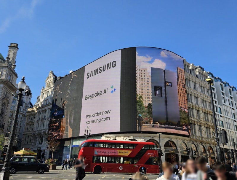 英피커딜리 광장에 ‘비스포크 AI’ 옥외광고