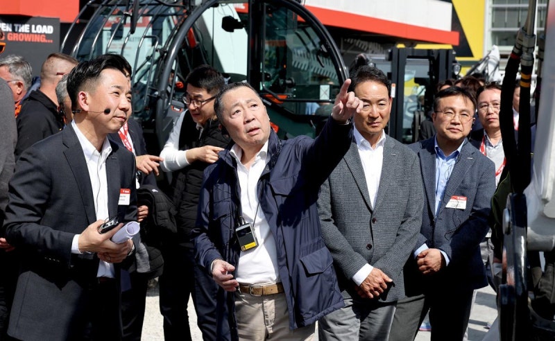 박정원 “유럽은 두산밥캣 제2의 홈, 혁신기술로 시장 선도를”