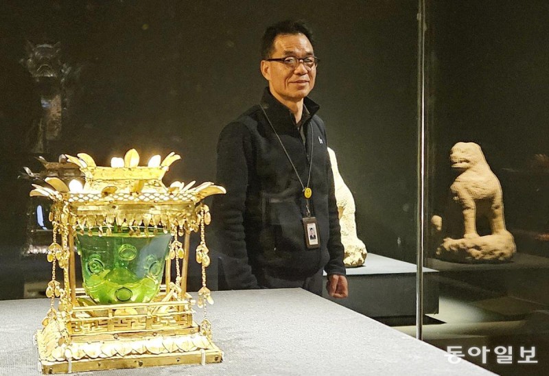 “새끼를 품은 석사자처럼… 유물-관람객 ‘소리없이’ 30년 지켰죠”