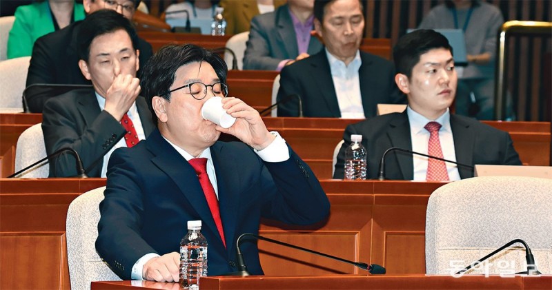 黨지도부, 한밤 김문수 찾아가 면담… 단일화 갈등 봉합은 미지수