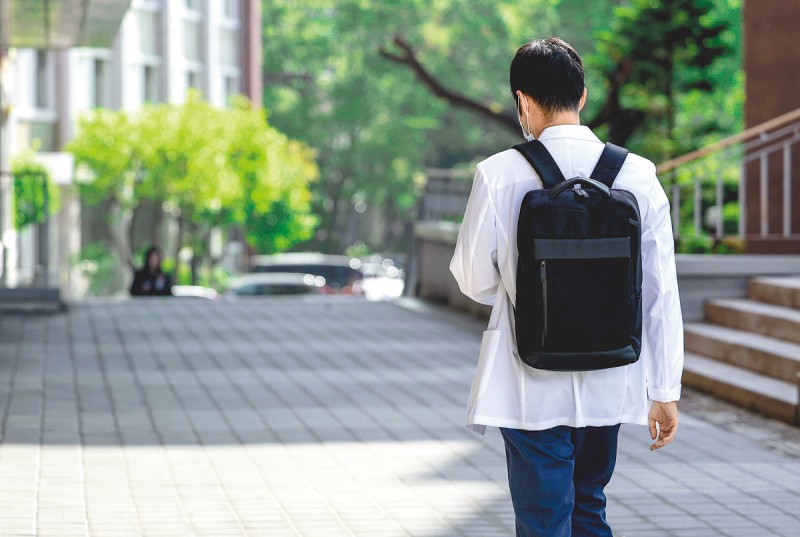 정부 “7일 의대생 유급-제적 확정, 철회없다… 편입학으로 보충”