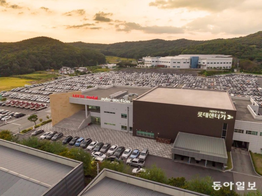 경기 안성시에 있는 롯데오토옥션 전경.차령이 만료된 렌터카는 이곳에서 경매를 통해 딜러들에게 판매된다.롯데렌탈 제공
